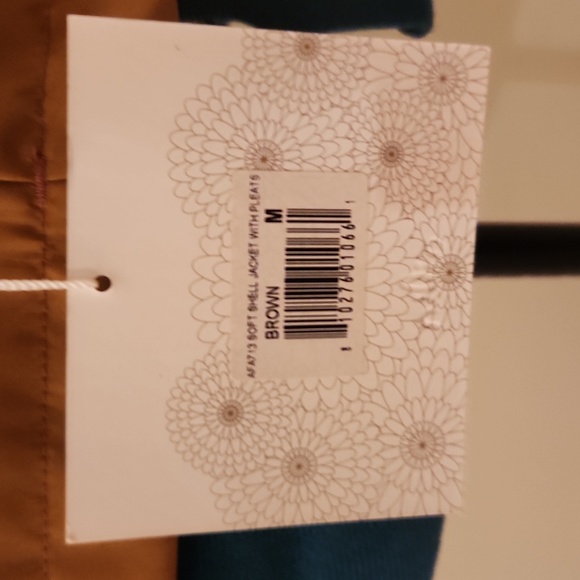 Hard to find ailin soft shell jacket with pleats. NWT - Picture 9 of 11